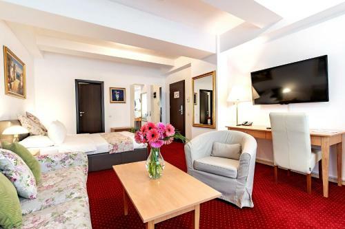 Caesar's Downtown Aparthotel