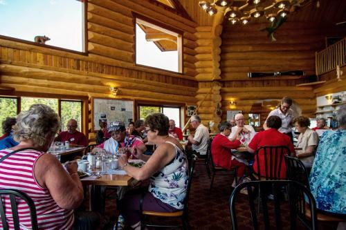 Hotel Northern Rockies Lodge