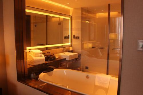 Yancheng Jinying Shangmei Hotel