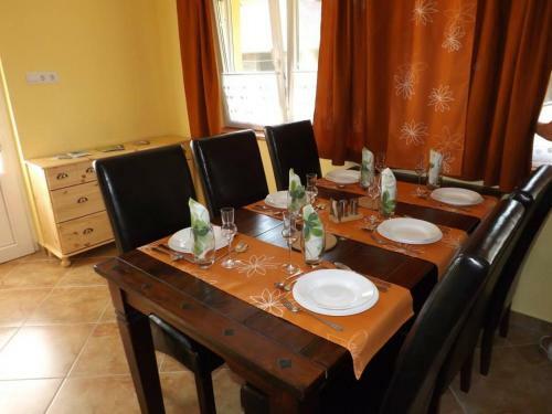 Hostal Dinnyelaposi Vend�gh�z