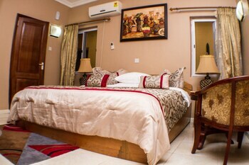 Alma House Hotel
