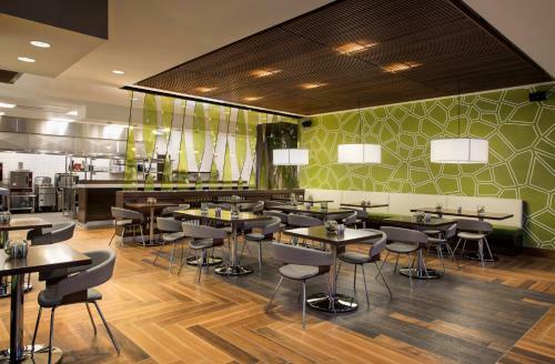 Hotel Courtyard By Marriott Calgary South