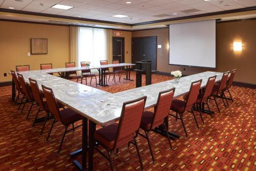Hotel Courtyard By Marriott Evansville East