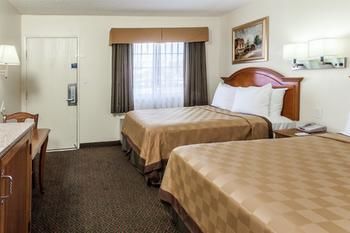 Motel Travelodge Fullerton Near Anaheim