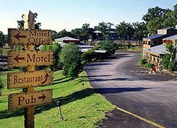 Outback Roadhouse Motel & Suites