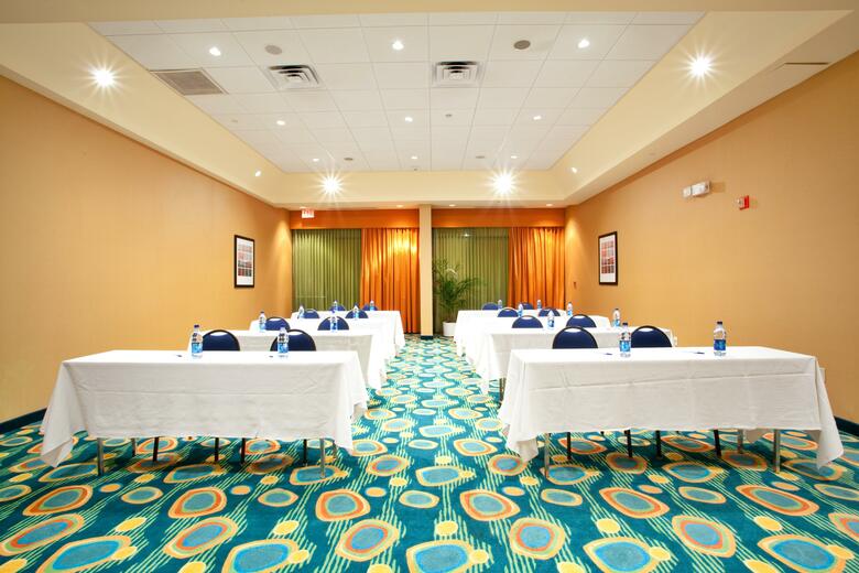 Holiday Inn Express Hotel & Suites Va Beach Oceanfront