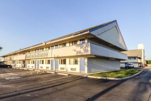 Motel 6 Grove City