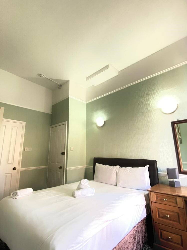 The Carlton Hotel