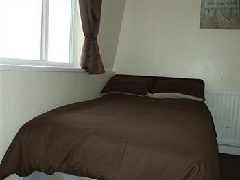 Bed & Breakfast Waves