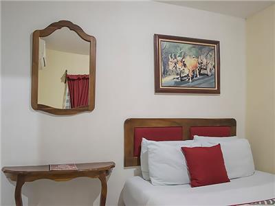 Hotel Berlor Airport Inn