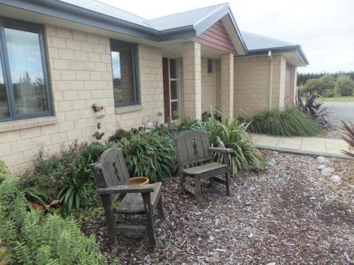 Bed & Breakfast Number Six Homestay
