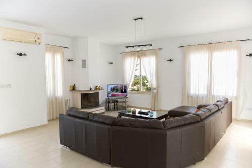 Eliofos Villa