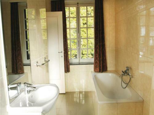 Holiday Home Villa Spa 02