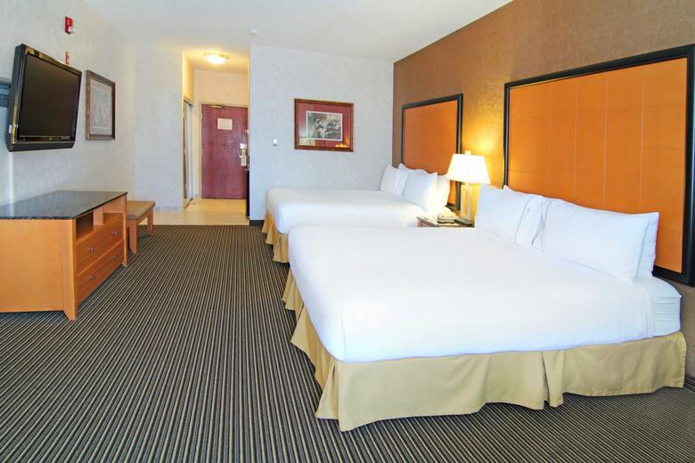 Holiday Inn Express Hotel & Suites