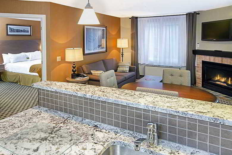 Hotel Country Inn & Suites