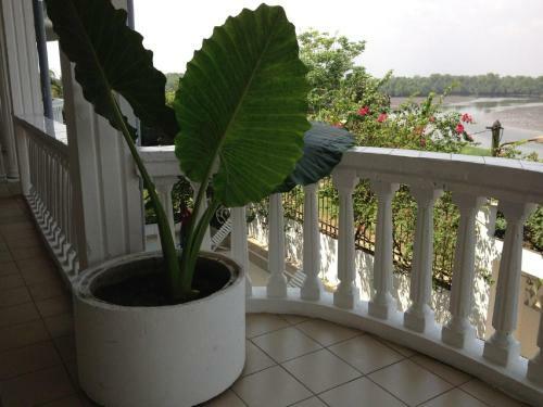 Hostal La Villa Des F�es