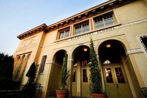 Hotel Mcmenamins Kennedy School