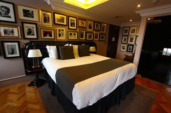 Le Monde Hotel