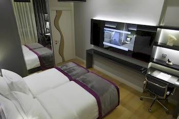 The Leos Residence