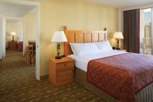 Embassy Suites Hotel - Waikiki Beach Walk