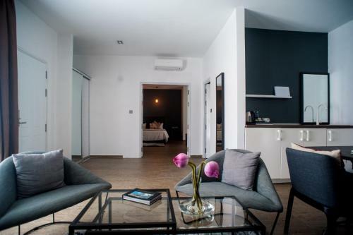 White Boutique Hotel And Residences