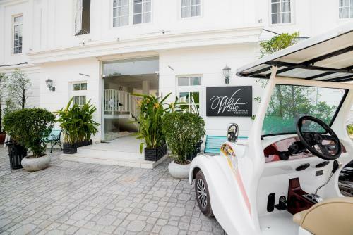 White Boutique Hotel And Residences