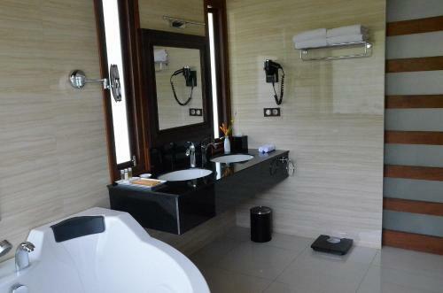 Cominsia Lodge
