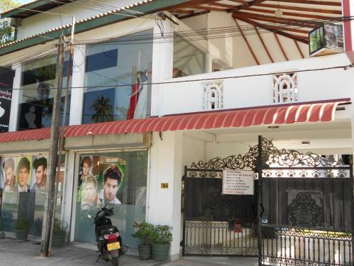 Hostal Shanith Guesthouse