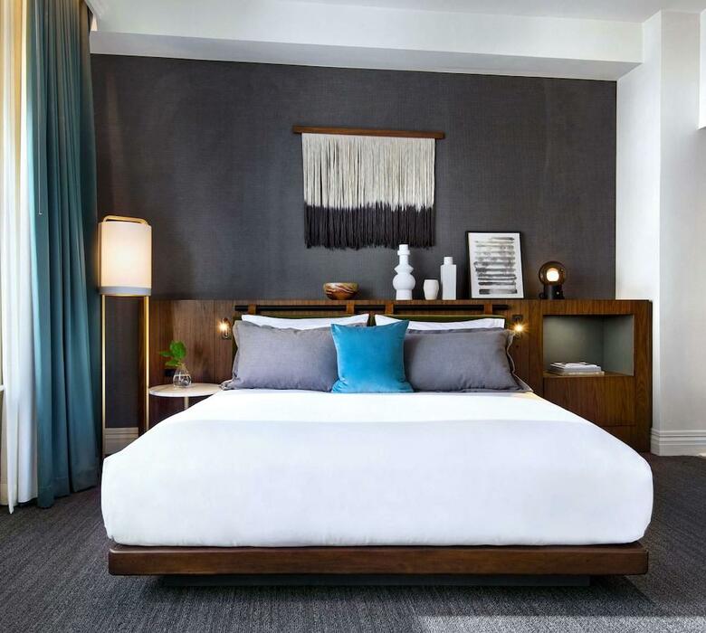 Alexis Hotel