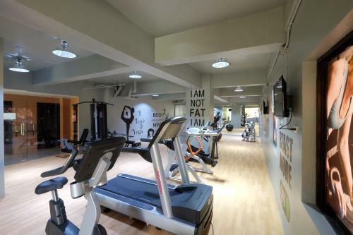 Golden Prince Hotel & Suites