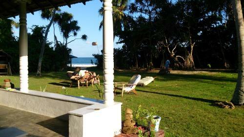 Hotel Talalla Beach Bungalows
