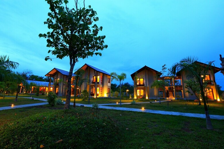 Hotel Chaarya Resort & Spa