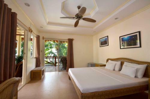 Hotel Mike's Dauin Dive Resort