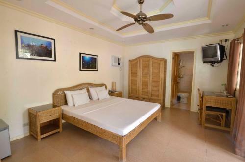 Hotel Mike's Dauin Dive Resort