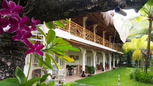 Hotel Mike's Dauin Dive Resort