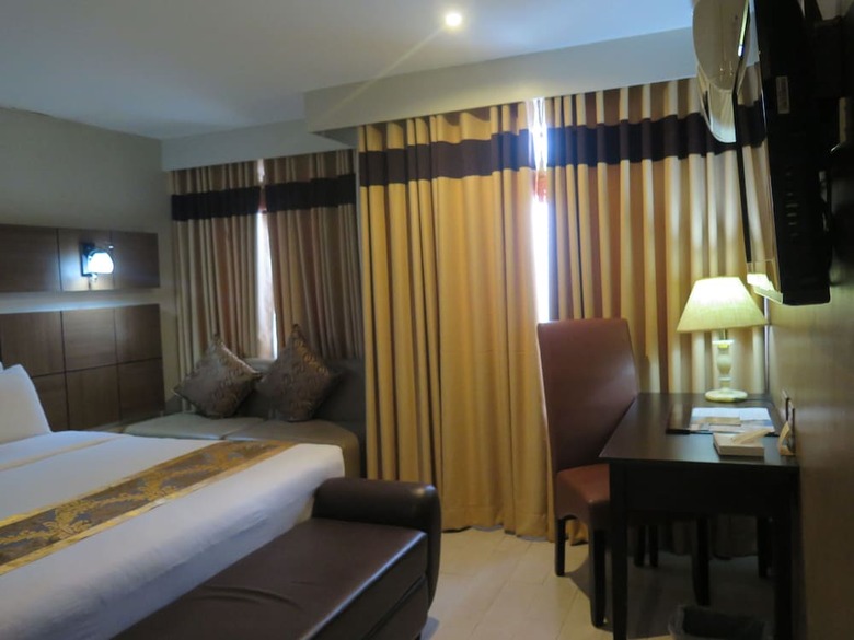 The Pinnacle Hotel And Suites
