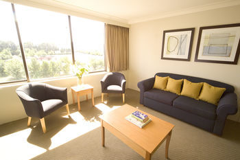 Hotel Breakfree Capital Twr