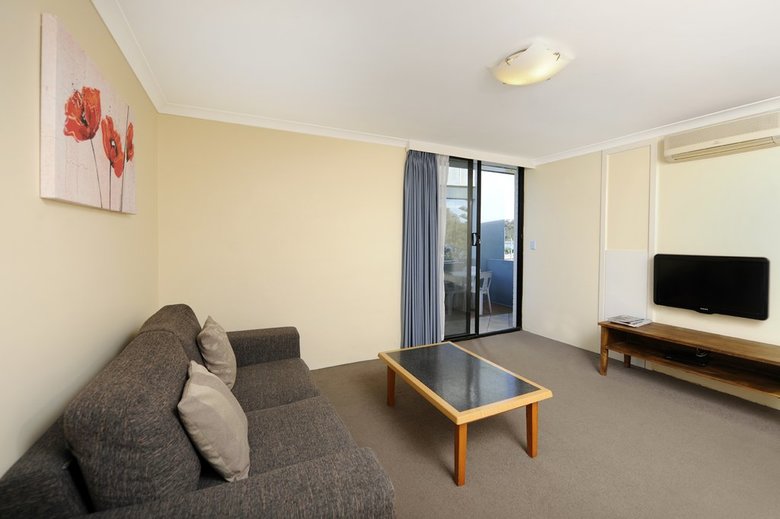 Hotel Waterside Apartments (1 Bdrm)