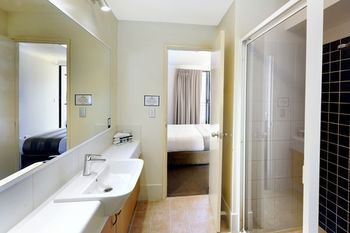 Hotel Waterside Apartments (1 Bdrm)
