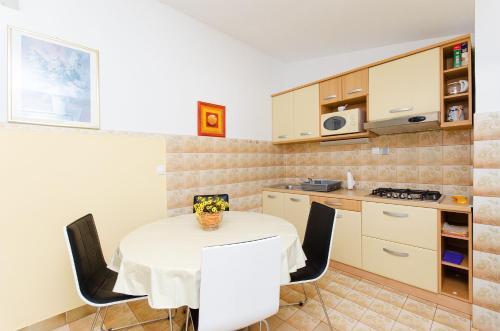 Apartments Ester