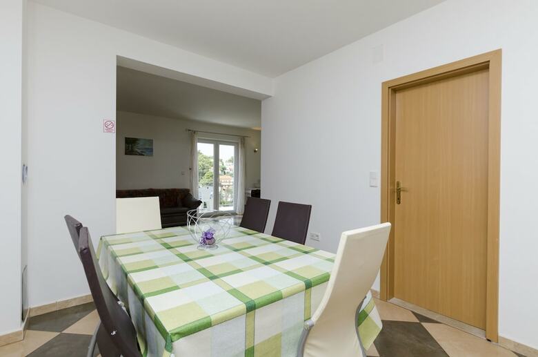Apartments Marinko