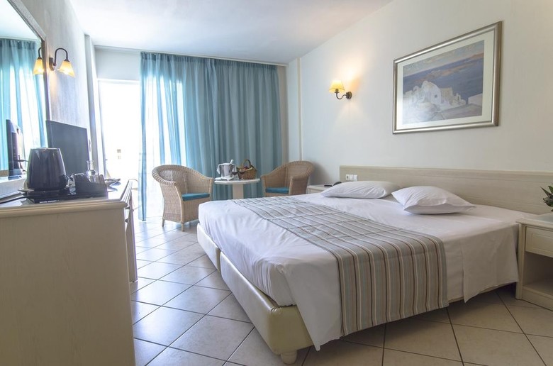 Lavris Hotel & Bungalows
