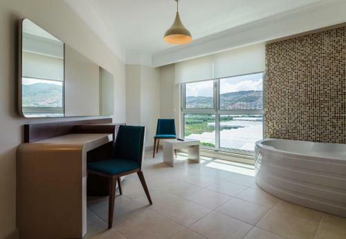 Lumos Deluxe Resort Hotel & Spa