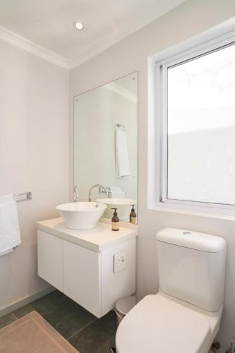 Hostal Ocean 12 Guesthouse