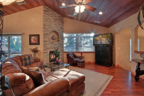 Creekwood Lodge