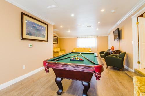 House With Pool Near Disneyland
