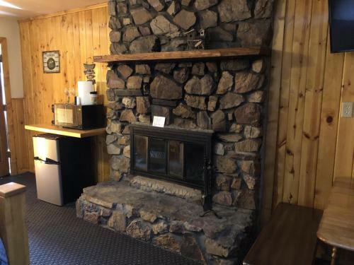 Embers Lodge & Cabins