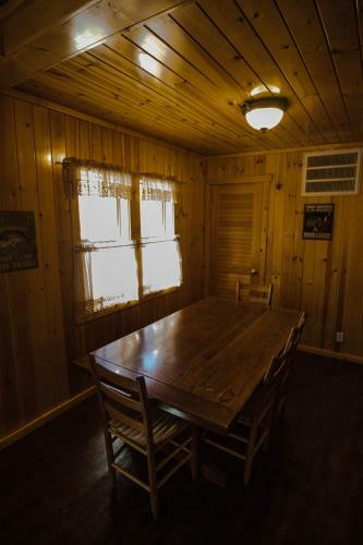 Embers Lodge & Cabins