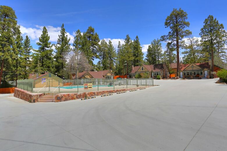 Hotel Bear Creek Resort