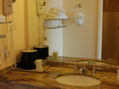 Hotel Courtesy Inn